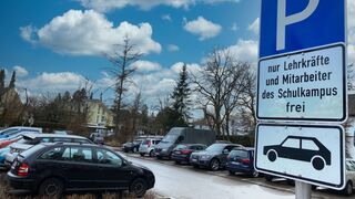 Parken nur noch für Lehrer und Mitarbeiter (Foto: Thomas Maurer)