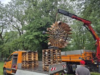 Das Wasserrad auf dem Weg zurück an die Würm (Christian Geier, Betriebshof Gemeinde Gräfelfing)