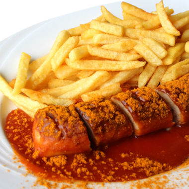 Currywurst mit Pommes Currywurst mit Pommes