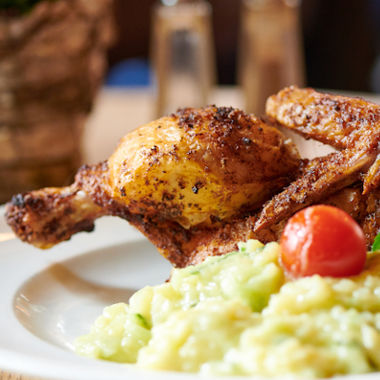 1/2 Grill-Hendl mit Kartoffelsalat 1/2 Grill-Hendl mit Kartoffelsalat