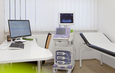 Dr. Yasemin Brechenmacher - Ultraschalluntersuchung Dr. Yasemin Brechenmacher - Ultraschalluntersuchung