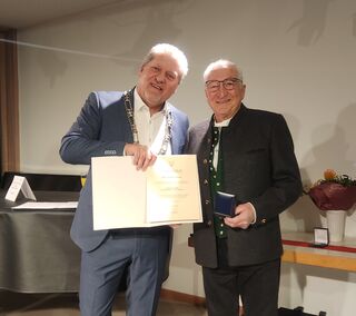 Hartl (Eberhard) Schupp wurde für sein Engagement im Skisport geehrt (Foto: Gemeinde Neuried)