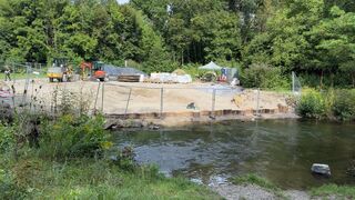 Die Arbeiten am Wasserspielplatz verzögern sich aufgrund des Untergrundes etwas (Foto: Unser Würmtal)