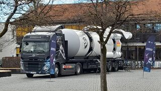Der SPACEBUZZ ONE steht auf dem Schulhof des FLG (Foto: Unser Würmtal)
