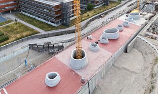 Der Bahnhof ist im Rohbau mit nach oben ragenden Lichtschächten fertiggestellt (Foto: Unser Würmtal)