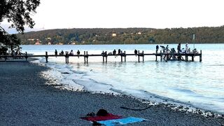 Ungewohnt breite Kiesstrände am Starnberger See Mitte Juli 2022 (Foto: Unser Würmtal)