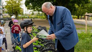 Die durften Kinder ihre Urkunden am vergangenen Freitag persönlich aus der Hand von Landrat Christoph Göbel entgegennehmen
