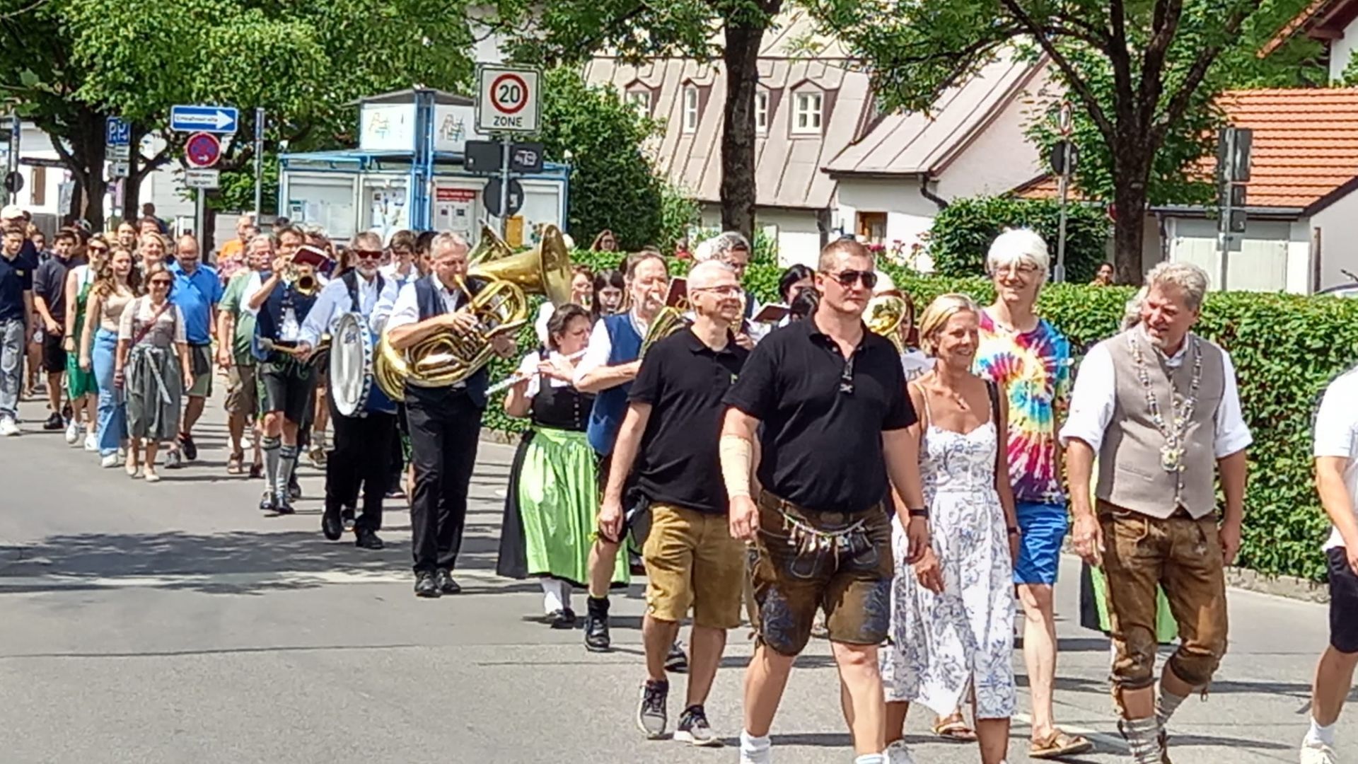 Einzug zum Neurieder Dorffest