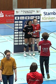 Jutta Ziegler (re) und Jeannette Huskic wurden als wertvollste Spielerinnen (MVP) des Match ausgezeichnet (Foto: Unser Würmtal)