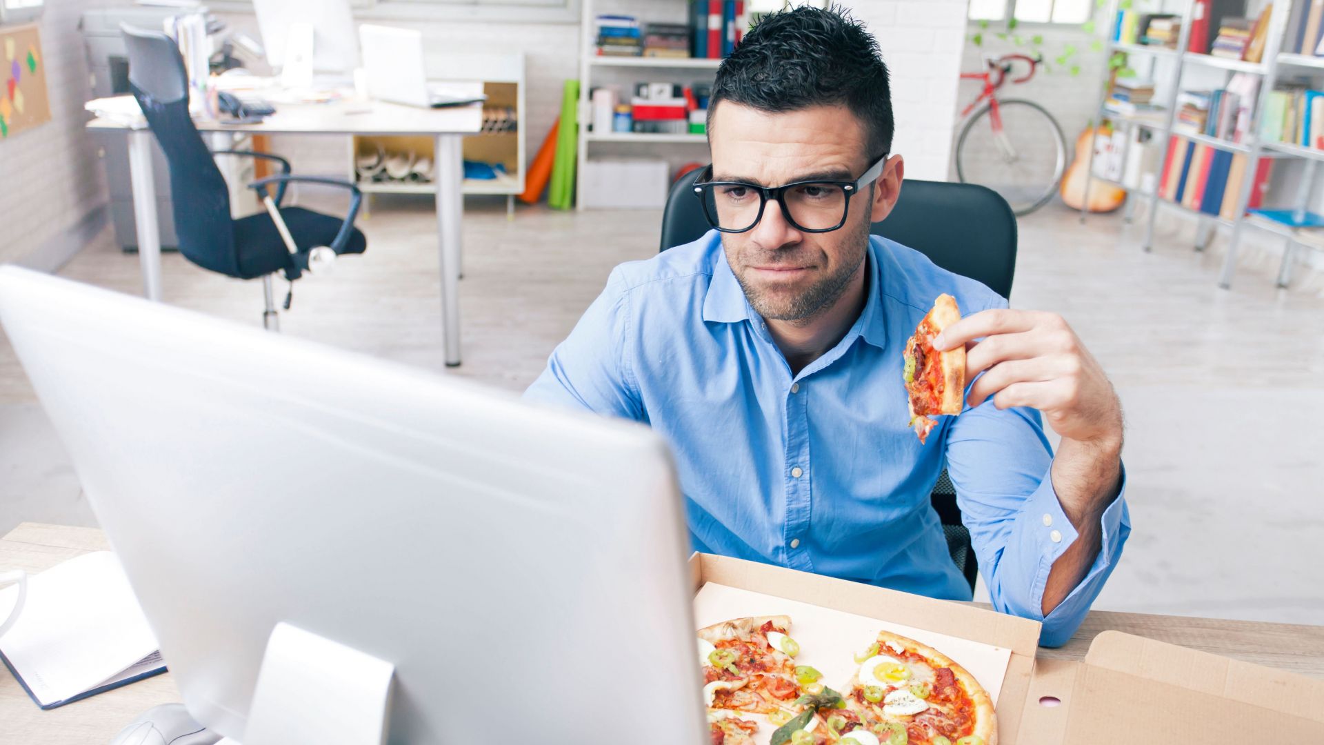 Untersuchungen zeigen: Fast Food ist nicht nur ein Dickmacher, es verändert auch unser Immunsystem. Foto: djd/Jentschura International/Getty Images/portishead1