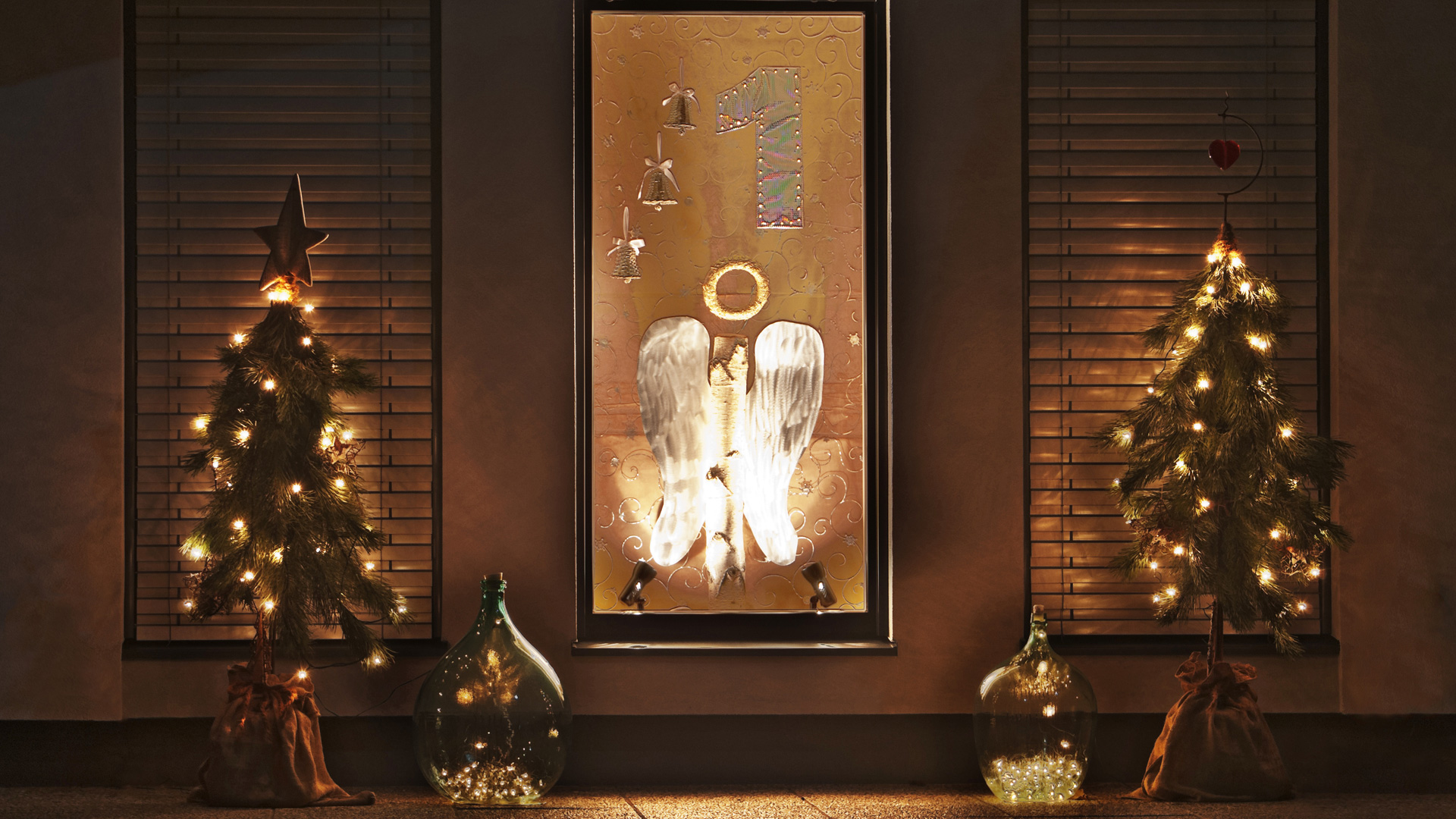 Dieses Bild verrät noch nicht, wie das echte Fenster am 1. Dezember gestaltet ist – aber zur Aktion des Pfarrverbandes St. Elisabeth–St. Vitus würde es sehr gut passen.