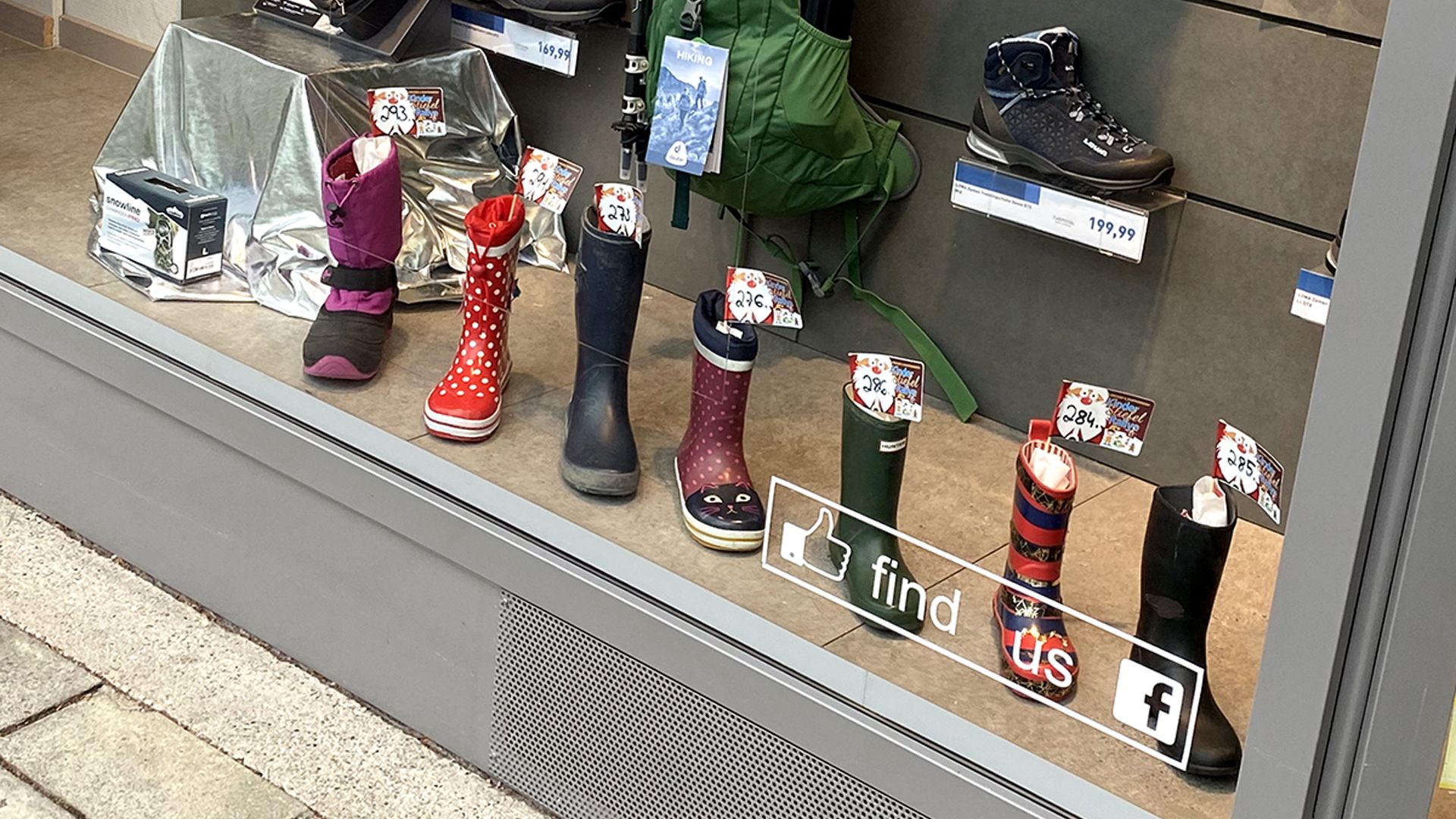 Stiefelparade: Sicher dauert es nicht lange, bis die ersten Besitzer ihren gefüllten Stiefel entdecken.