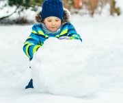 Beim Schneemann kommt es auf das richtige Baumaterial an