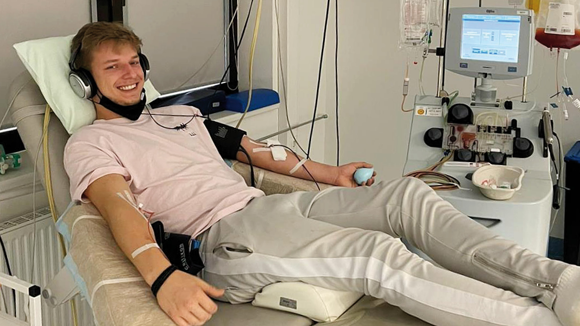 Lukas kann nur Positives berichten: „Die Spende an sich ist sehr entspannt. Ich hab mir einen Film angeschaut und danach war es auch schon wieder vorbei.“